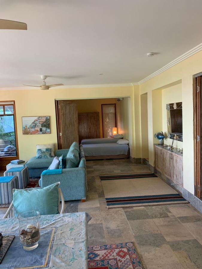 Beachfront Dolphin Cabin Oak Beach Екстер'єр фото