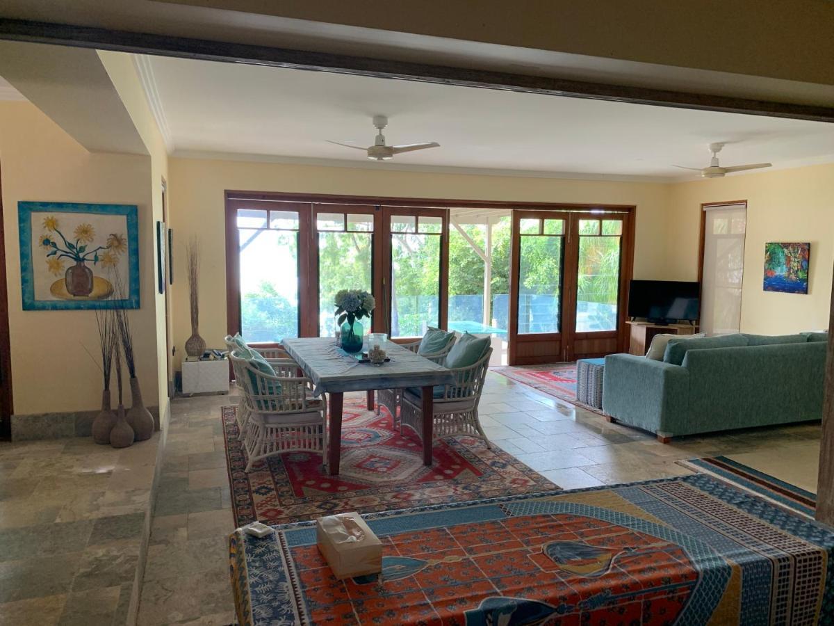 Beachfront Dolphin Cabin Oak Beach Екстер'єр фото