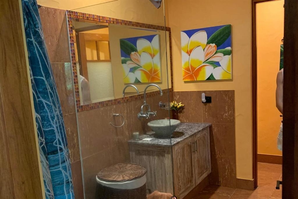 Beachfront Dolphin Cabin Oak Beach Екстер'єр фото