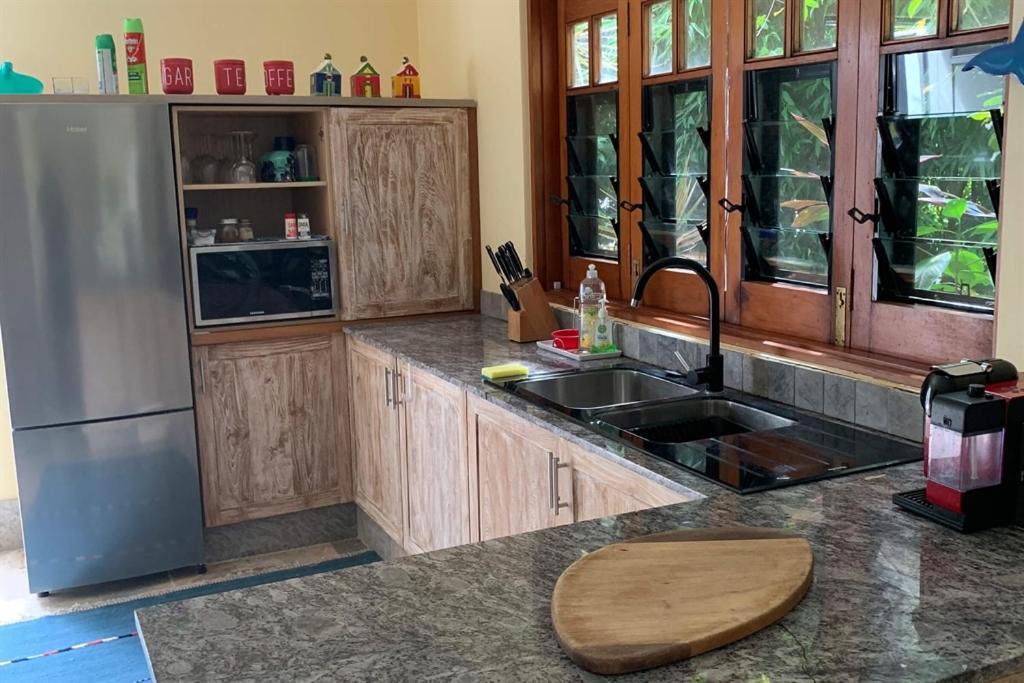 Beachfront Dolphin Cabin Oak Beach Екстер'єр фото