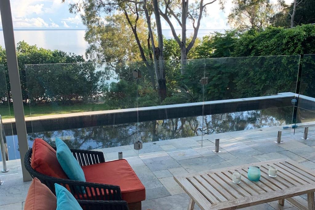 Beachfront Dolphin Cabin Oak Beach Екстер'єр фото