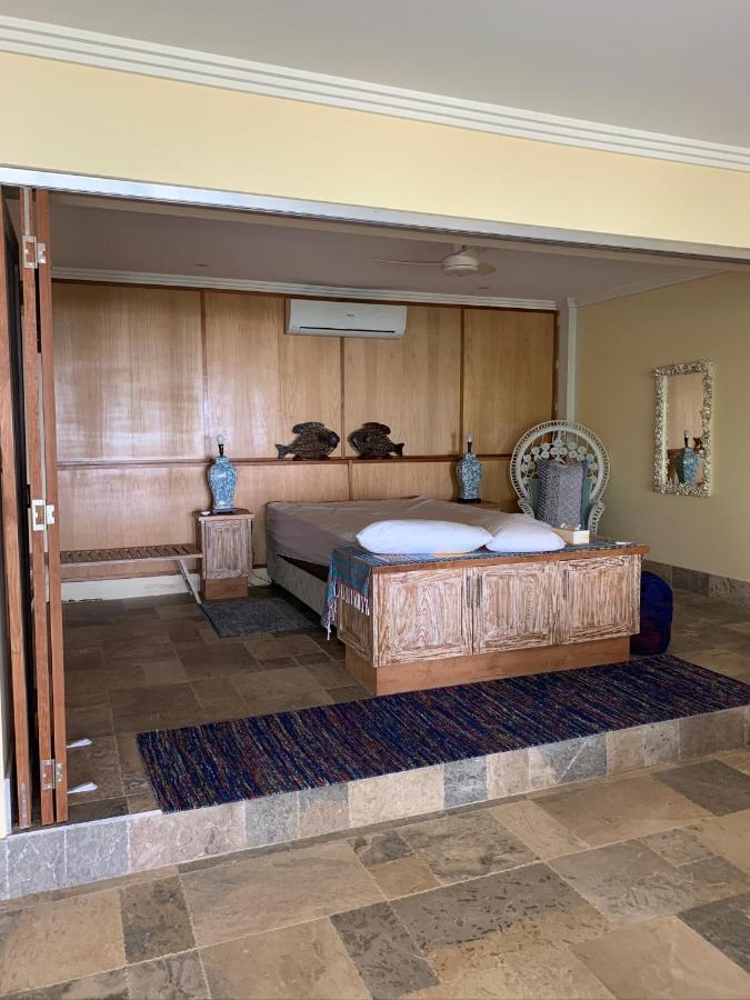 Beachfront Dolphin Cabin Oak Beach Екстер'єр фото